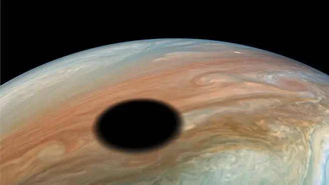 Imagen de un eclipse solar desde Júpiter