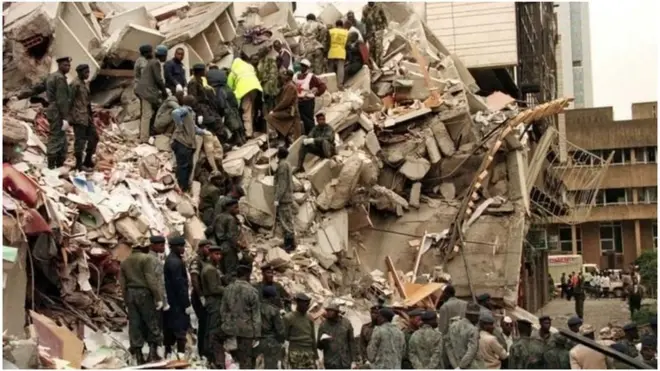 In ka badan ayaa ku dhintay Safaaradaha Mareykanka ee dalalka Kenya iyo Tanzaaniya