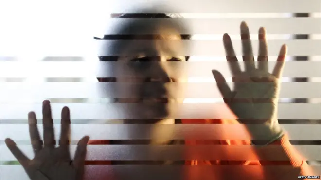 स्वत:च्या आंतरजातीय प्रेमविवाहाला विरोध करणाऱ्या पालकांकडून जीवाला धोका आहे, असं या मुलीचं म्हणणं आहे.