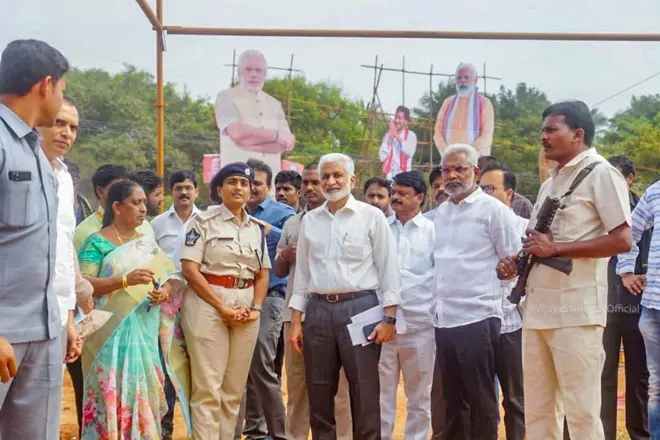 విశాఖపట్నంలో ప్రధానమంత్రి నరేంద్ర మోదీ బహిరంగ సభ ఏర్పాట్లు పరిశీలిస్తున్న విజయసాయి రెడ్డి