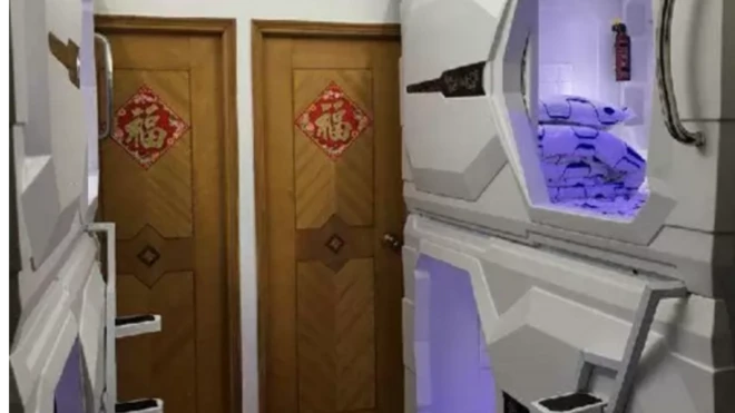 Kapsul berbentuk ruang angkasa di sebuah apartemen di Hong Kong