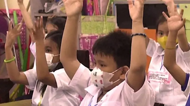 Sa kauča u klupe posle dve godine učenja na daljinu na Filipinima