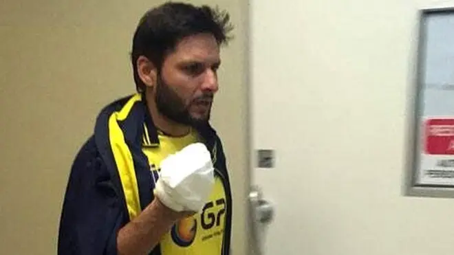 سوشل میڈیا پر شاہد آفریدی کے لیے شائقین عقیدت اور محبت کا اظہار کر رہے ہیں اور ٹوئٹر پر 'لالا' ٹرینڈ کر رہا ہے