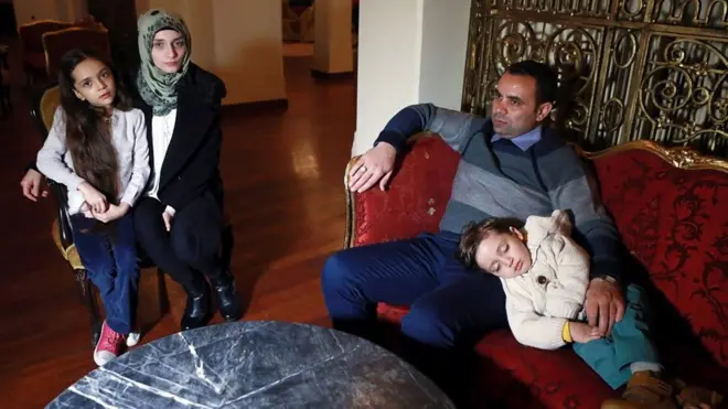 طبقة وسطى و لكن تحت خط الفقر!