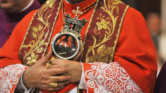 ватиканский священник