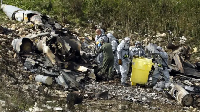 طيارا المقاتلة الإسرائيلية قفزا بمظليتهما قبل تحطمها شمال إسرائيل