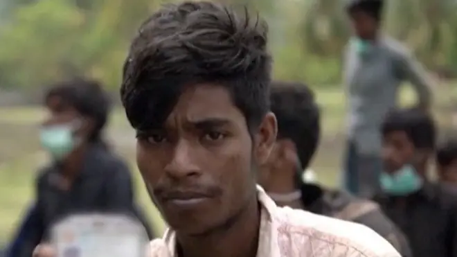 لاجئون جياع وضعفاء يصلون إندونيسيا بعد تعطل قارب في البحر