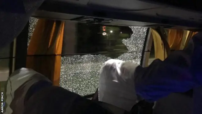 انڈیا اور آسٹریلیا کے مابین سیریز اس وقت ایک ایک سے برابر ہے اور جمعے کو فیصلہ کن میچ ہوگا۔