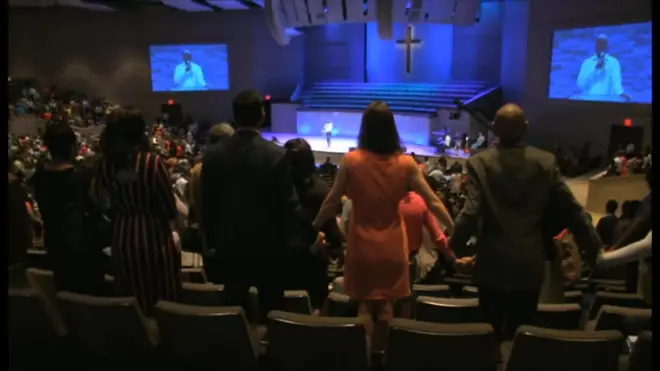 「今こそ分かれ道だ」　相次ぐ銃撃に黒人教会で