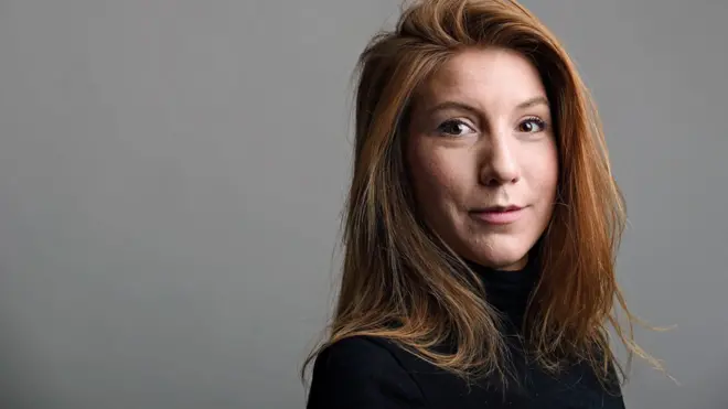 น.ส.เวลล์ เป็นผู้สื่อข่าวอิสระที่มีงานเขียนในสื่อยักษ์ใหญ่หลายสำนัก