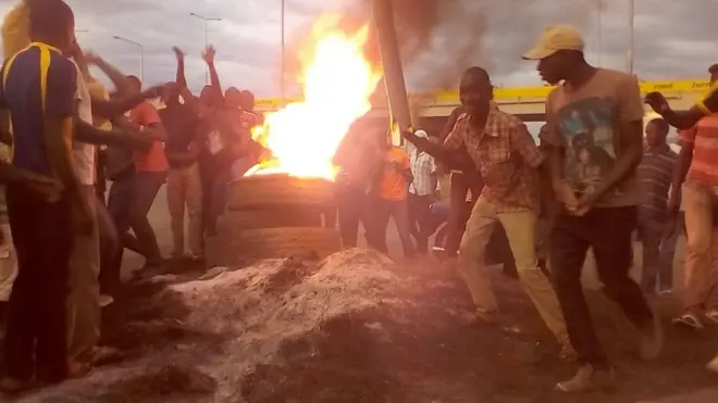 Natiijada markii la shaaciyay, waxay rabshado ka bilowdeen deegaanada mucaaradka laga taageero