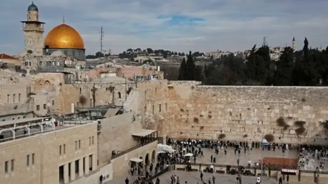 غرفة أخبار كورونا: للمرة الثانية؛ الوباء يمنع المصلين من دخول الحرم القدسي