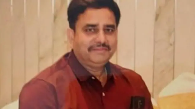 आरोपांनुसार, मानवेंद्र सिंह यांच्या मुलाने त्यांच्याच परवाना असलेल्या रायफलमधून गोळ्या झाडून हत्या केली 