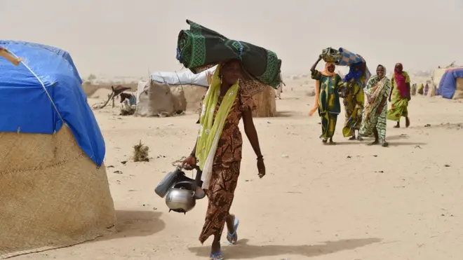 Women wey carry load