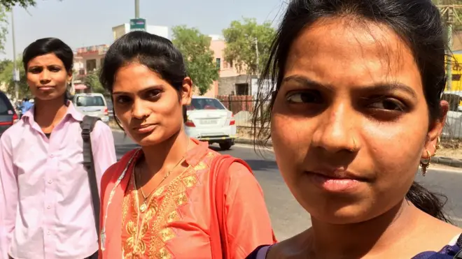 गाज़ियाबाद की छात्राएं