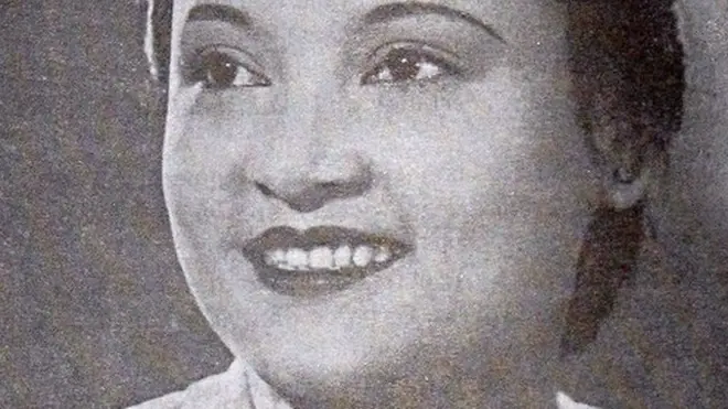 Ratna Asmara, kelahiran 1913 di Sawahlunto, Sumatra Barat, disebut sebagai sutradara perempuan pertama di Indonesia