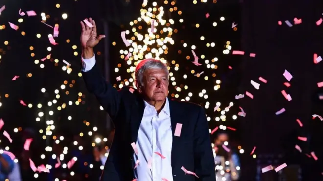 AMLO cerró su campaña con un acto masivo en el Estadio Azteca.