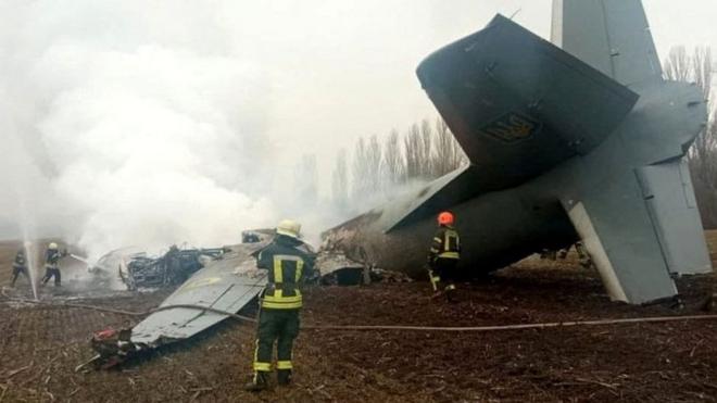 Aeronave ucraniana derrubada em durante o primeiro dia de ofensiva russa