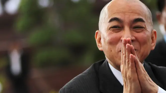 Нородом Сиамони, бывший балетный танцовщик, был коронован в 2004 году