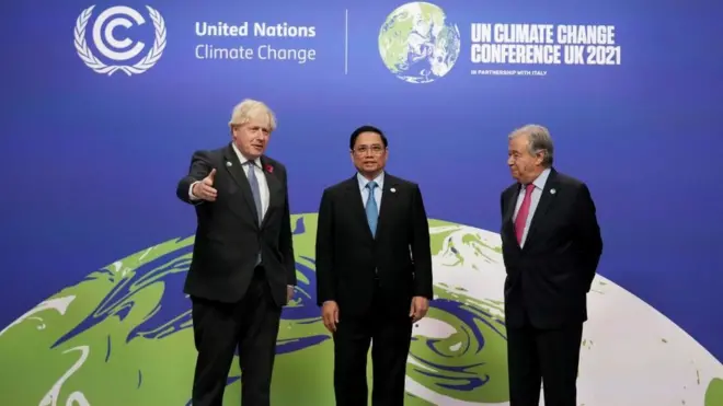 Thủ tướng Anh Boris Johnson và Tổng thư ký LHQ Antonio Guterres đón Thủ tướng VN Phạm Minh Chính khi ông tới Hội nghị LHQ về Biến đổi Khí hậu COP26 ở Glasgow