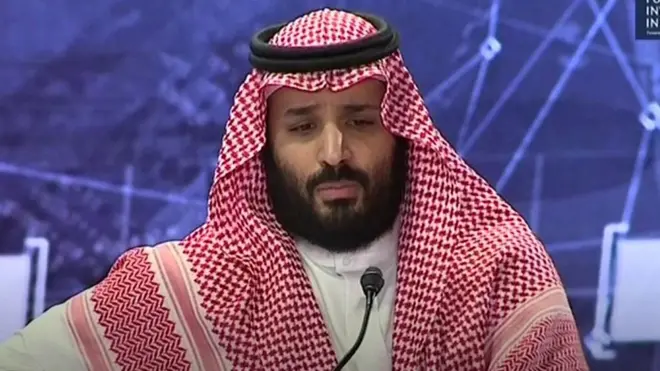 ولي العهد السعودي، محمد بن سلمان، يتعهد بمعاقبة "كل الضالعين" في مقتل الصحفي السعودي، جمال خاشقجي، في تركيا.
