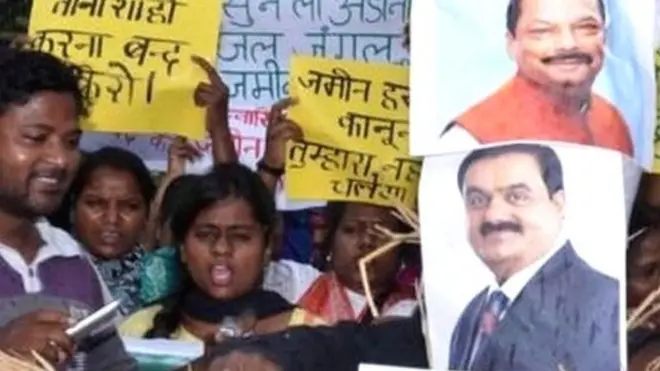 अडाणी और रघुवर दास के ख़िलाफ़ प्रदर्शन