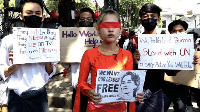 군사 쿠데타에 저항하는 미얀마 예술가들이 한자리에 모였다