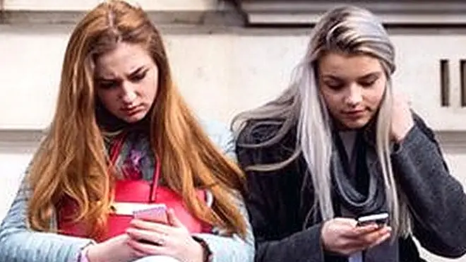 ਨੌਜਵਾਨ ਮੁੰਡੇ, ਕੁੜੀਆਂ