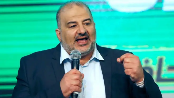 الخلافات بين منصور عباس والقائمة العربية الموحدة بزعامة أيمن عودة ادت الى تشتت أصوات عرب إسرائيل وتراجع عدد مقاعدهم