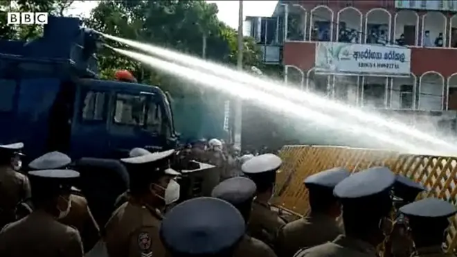 ඇමතිවරුන්ගේ නිවාස වටලයි