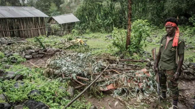 Milishaa naannoo Amaaraa awwaala namoota Cinaatti ajjeefamanii bira dhaabbatee jiru
