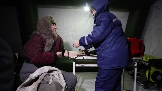 В Авдіївці розгорнули пункти обігріву. Люди приходили в намети погрітися і зверталися за допомогою