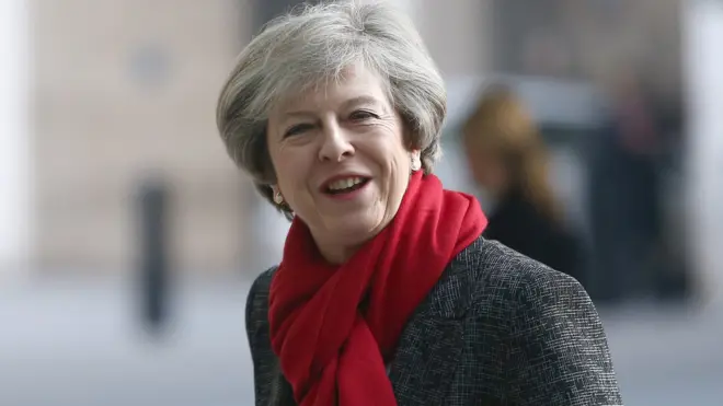 Тереза Мэй при входе в главное здание Би-би-си