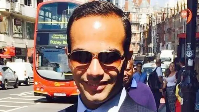 George Papadopoulos, que fue asesor de la campaña de Trump en política exterior, se declaró culpable de mentir al FBI sobre sus contactos con ciudadanos rusos.