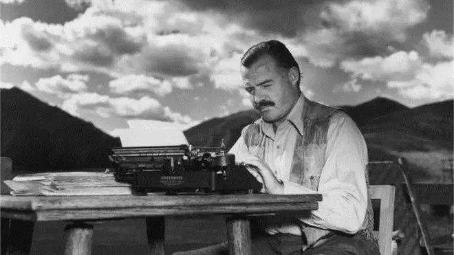 Якби Гемінгвей більше друкував, а не писав від руки, помилок було б менше