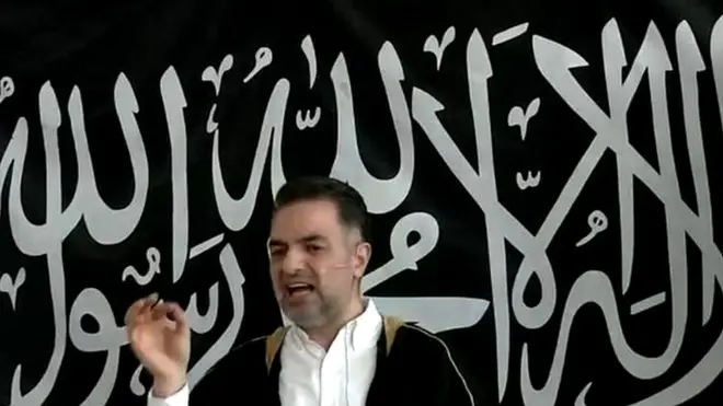 اس سلسلے میں امام منذر عبداللہ کے خلاف پولیس میں شکایت درج کی گئی ہے