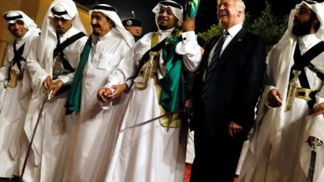 Trump oo ciyaaraya ciyaar dhaqameedka Sacuudiga