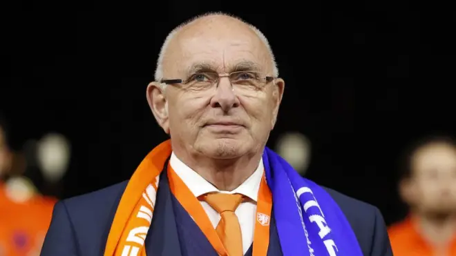 Alman Futbol Federasyonu Michael Van Praag'ı 'açıkça Türkiye'ye destek vermekle' suçluyor.