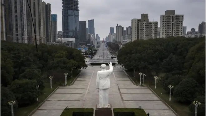 湖北省武汉市街头空无一人。