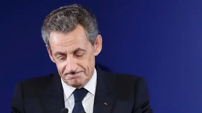 Nicolas Sarkozy reconoció su derrota en las primarias y dio su apoyo al candidato que quedó en primer lugar, Francois Fillon.