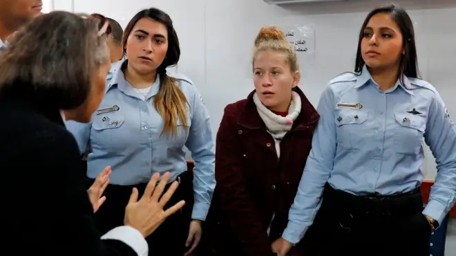 عهد التميمي خلال مثولها أمام المحكمة العسكرية