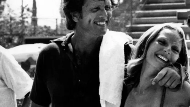 1977లో న్యూయార్క్ నగరంలో ఓ టెన్నిస్ మ్యాచ్ సందర్భంగా రాన్ ఎలీ, ఆయన భార్య వలేరీ లుండీన్