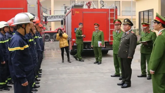 Trung tướng Bùi Văn Thành trong một kiểm tra công tác Phòng cháy chữa cháy