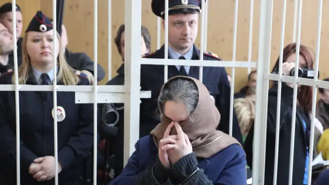 Лариса Маркус (в центре) обвинялось в хищении из возглавляемого ей банка более 100 млрд рублей