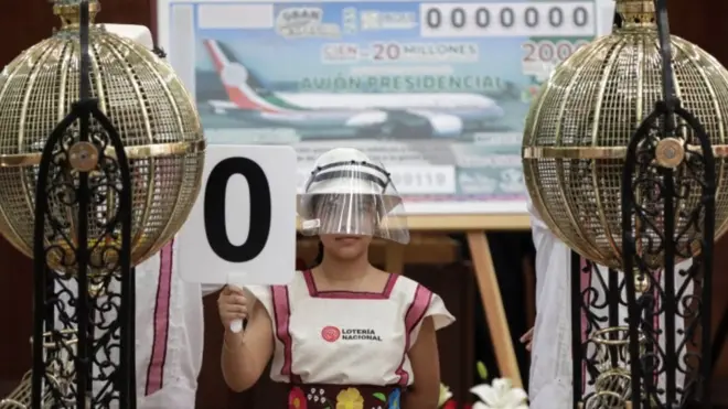 Tras una intensa campaña mediática por parte del gobierno, el conocido como sorteo del avión presidencial se celebró este martes.