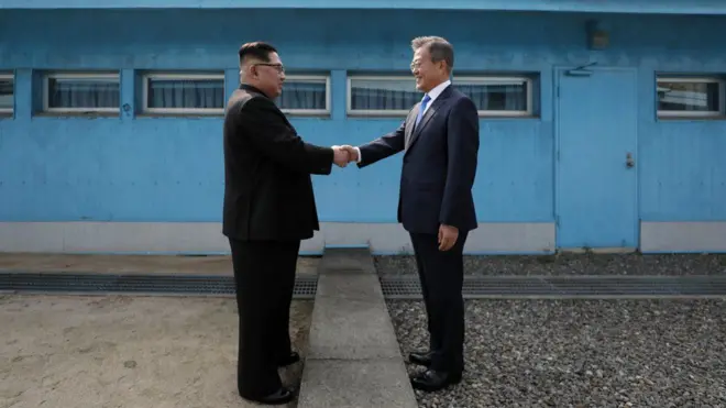 남북 정상은 앞서 두 차례 판문점에서 회담을 했다