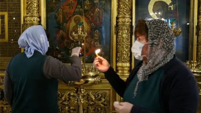 3 апреля патриарх Кирилл совершил утреню в Елоховском соборе