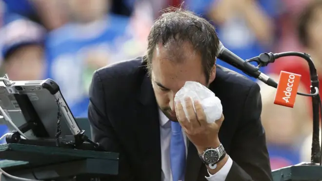 امپائر گیبس کی آنکھ بظاہر کوئی نقصان نہیں پہنچا