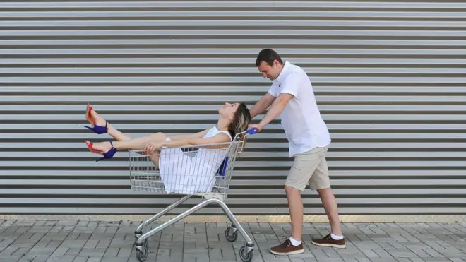 Спутники жизни на дороге не валяются?