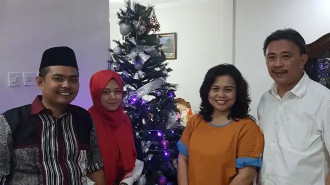 Pengurus GP Anshor Pusat, Khoirul Anwaar berkunjung ke kediaman Jerry Sumampouw Senin (25/12).